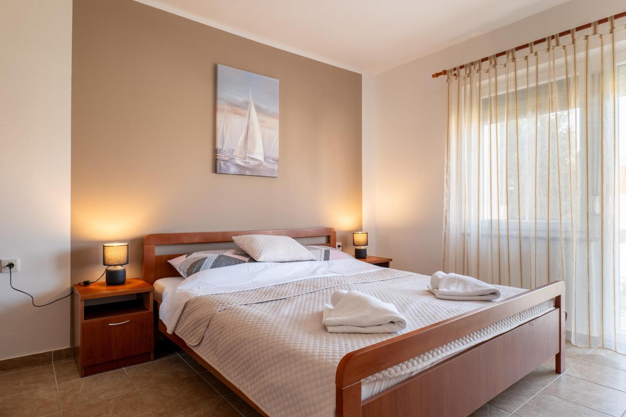 Apartment Wish - Two Bedrooms With 2 Ac Renewed Pag Town Zewnętrze zdjęcie
